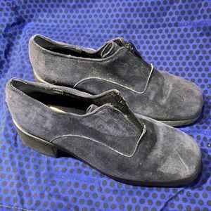 Some kick ass Lil blue suede shoes. ( I don’t think they were Elvis’s tho )